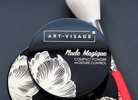 NUDE MAGIQUE